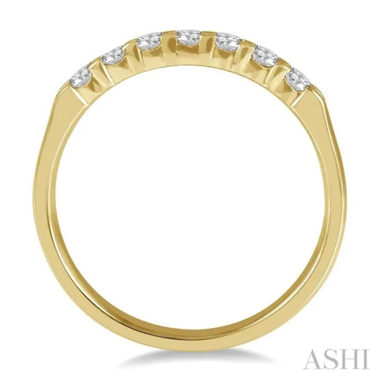 1/3 ctw 7 Stone Round Cut Diamond Wedding Band in 14K Yellow Gold