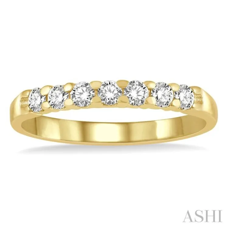 1/3 ctw 7 Stone Round Cut Diamond Wedding Band in 14K Yellow Gold