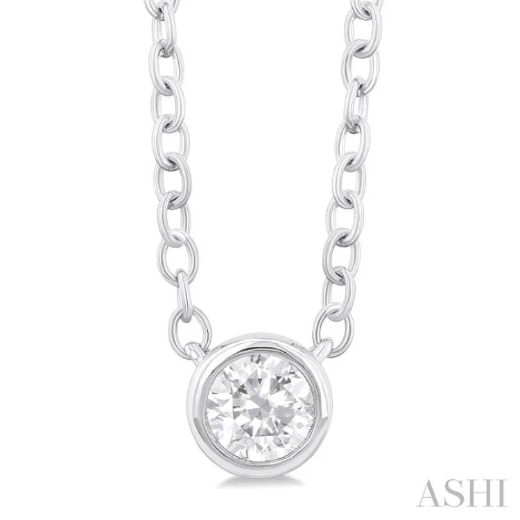 1/6 Ctw Petite Bezel Set Round Cut Diamond Fashion Pendant With Chain in 10K White Gold