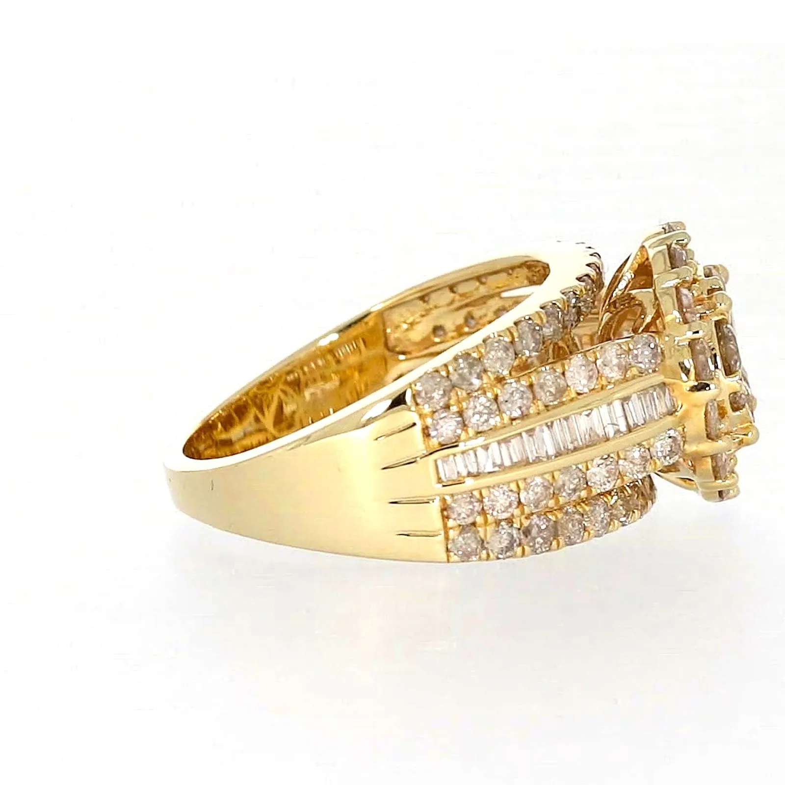 9ct Yellow Gold Round Brilliant Cut with 3 CARAT tw of Diamonds Ring