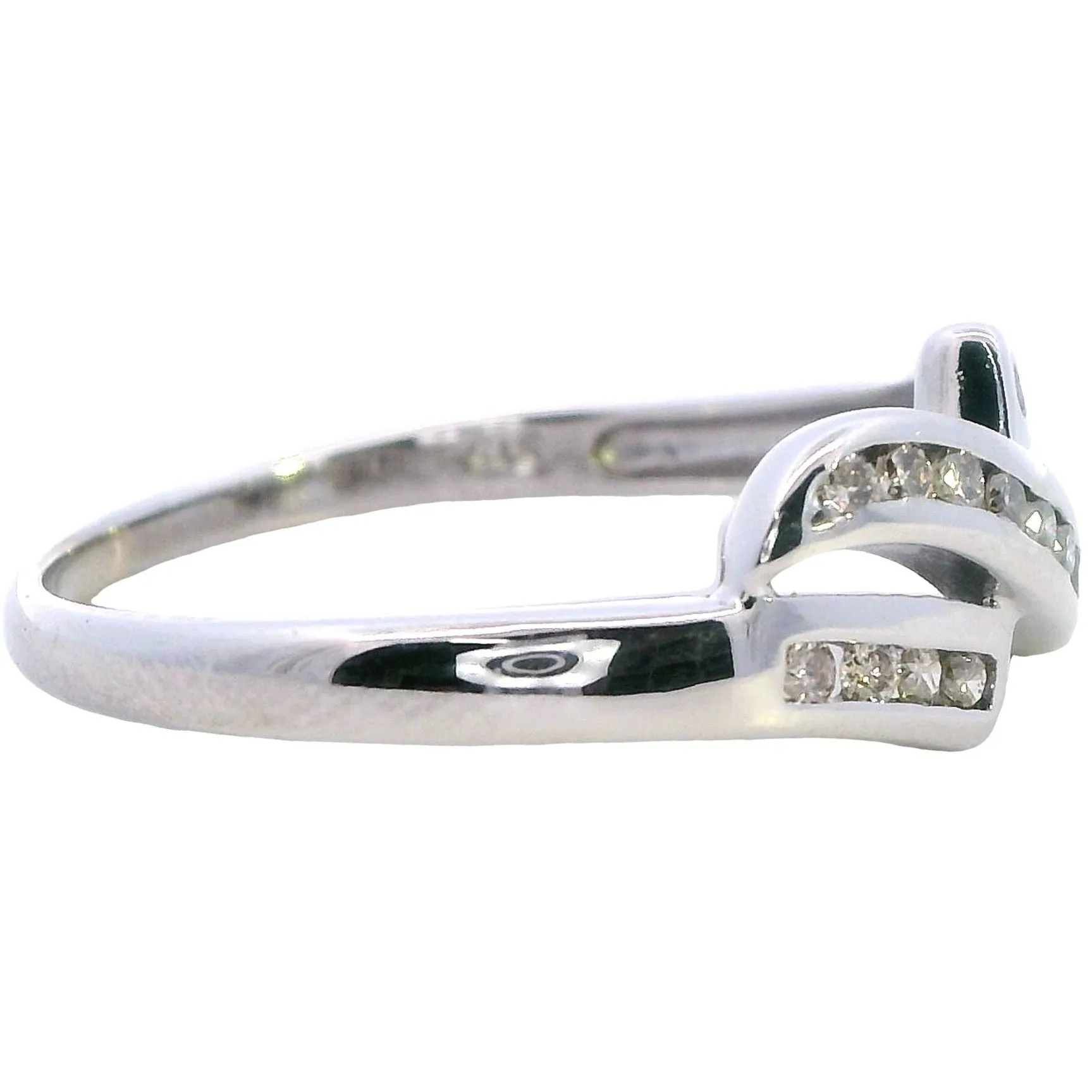 Discover Timeless Elegance 9ct White Gold 18 stone Diamond Ring