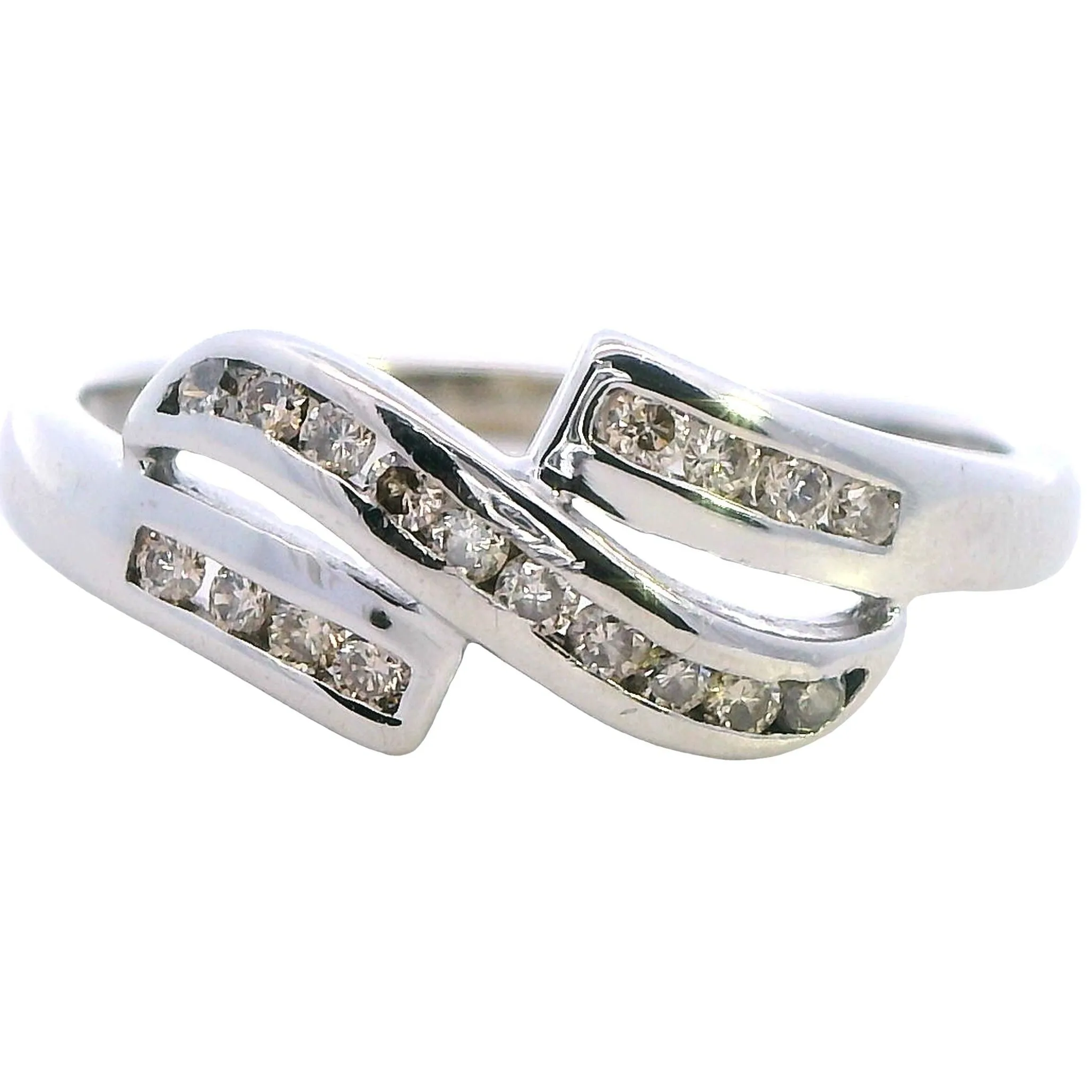 Discover Timeless Elegance 9ct White Gold 18 stone Diamond Ring