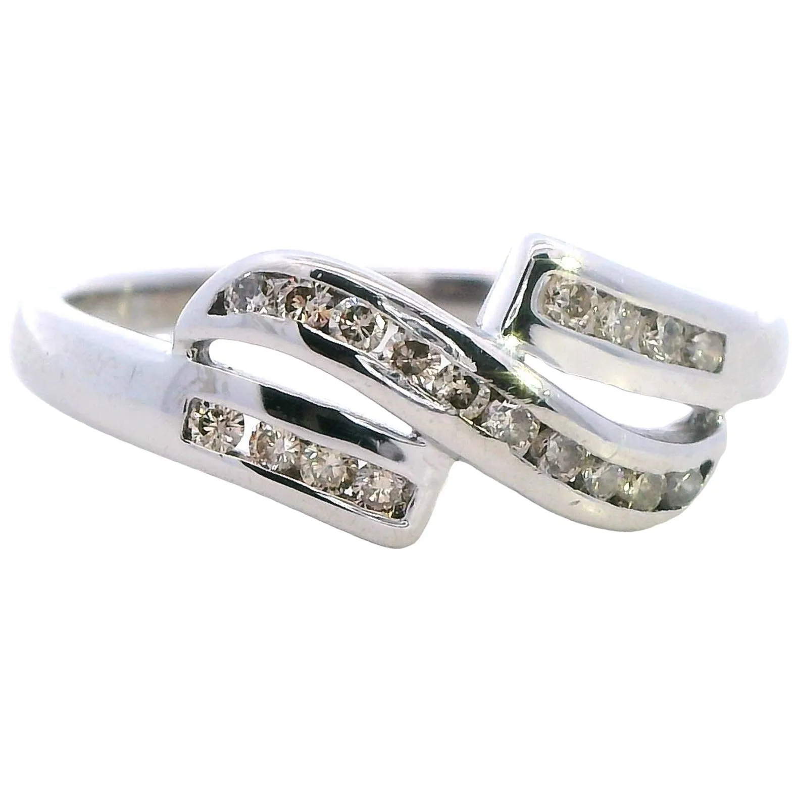 Discover Timeless Elegance 9ct White Gold 18 stone Diamond Ring