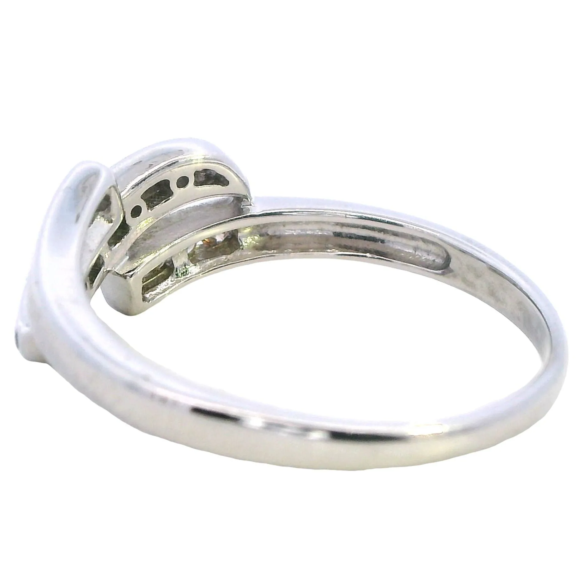 Discover Timeless Elegance 9ct White Gold 18 stone Diamond Ring