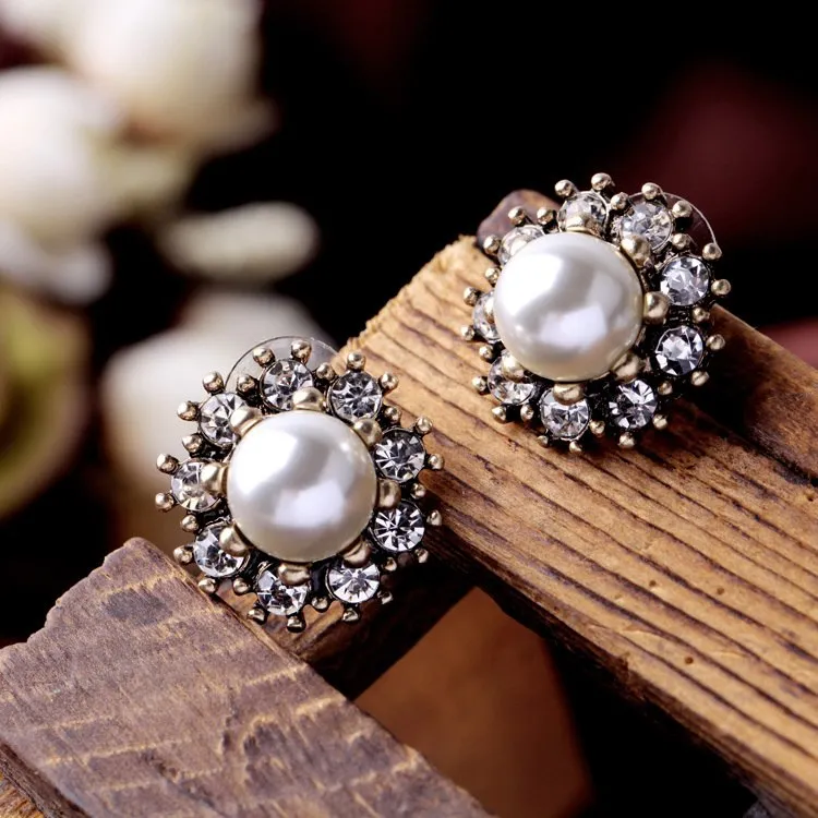 Ethnic Pearl Crystal Flower Stud Earring