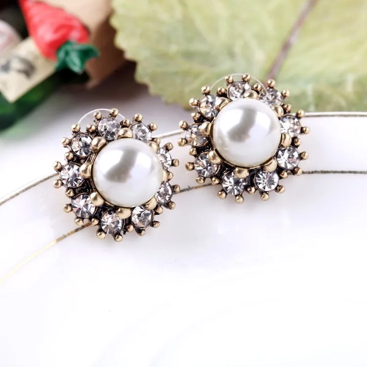 Ethnic Pearl Crystal Flower Stud Earring