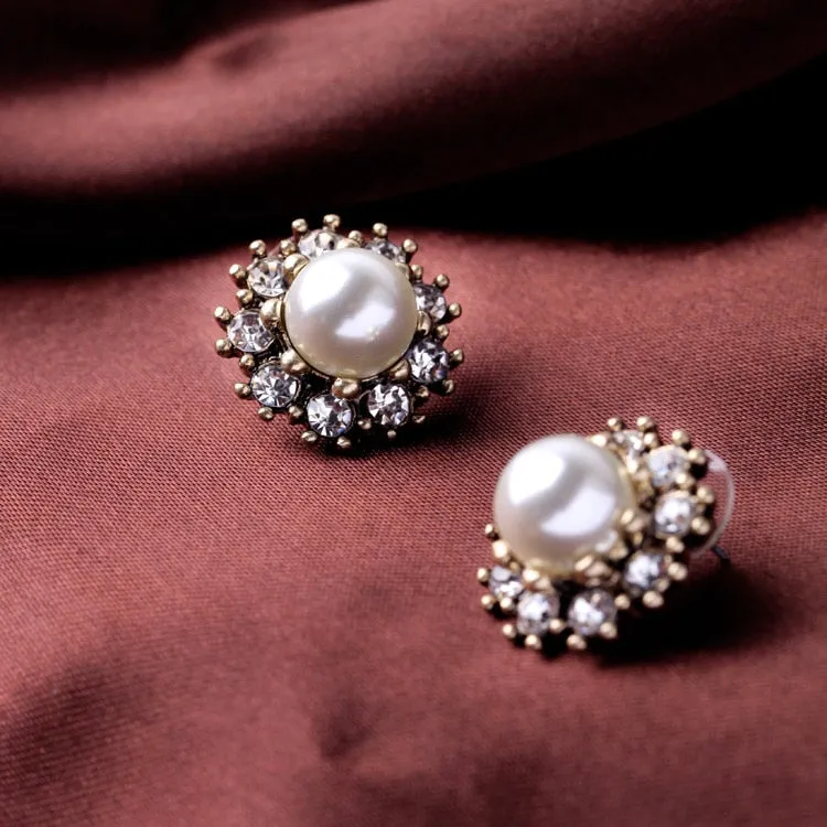 Ethnic Pearl Crystal Flower Stud Earring