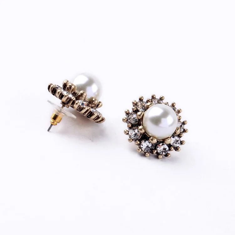 Ethnic Pearl Crystal Flower Stud Earring