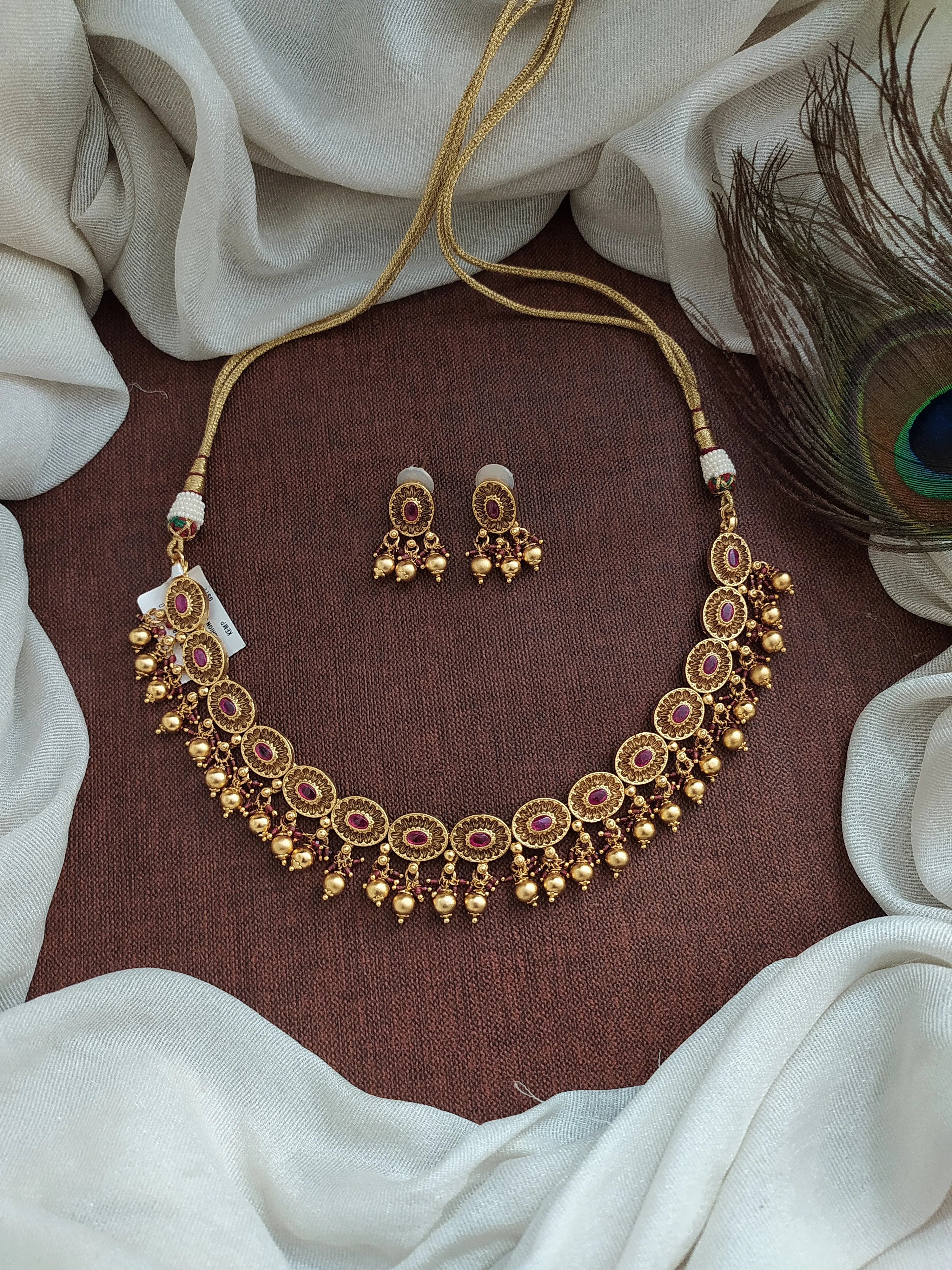 Graceful Traditional Antique Oval Necklace Set