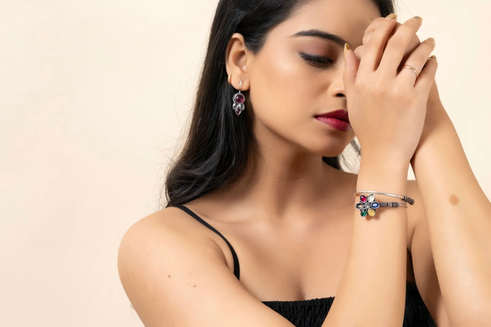 Oxidized Silver Adjustable Bracelet with 7 Multicolor Stones for Unique Elegance and Glamour