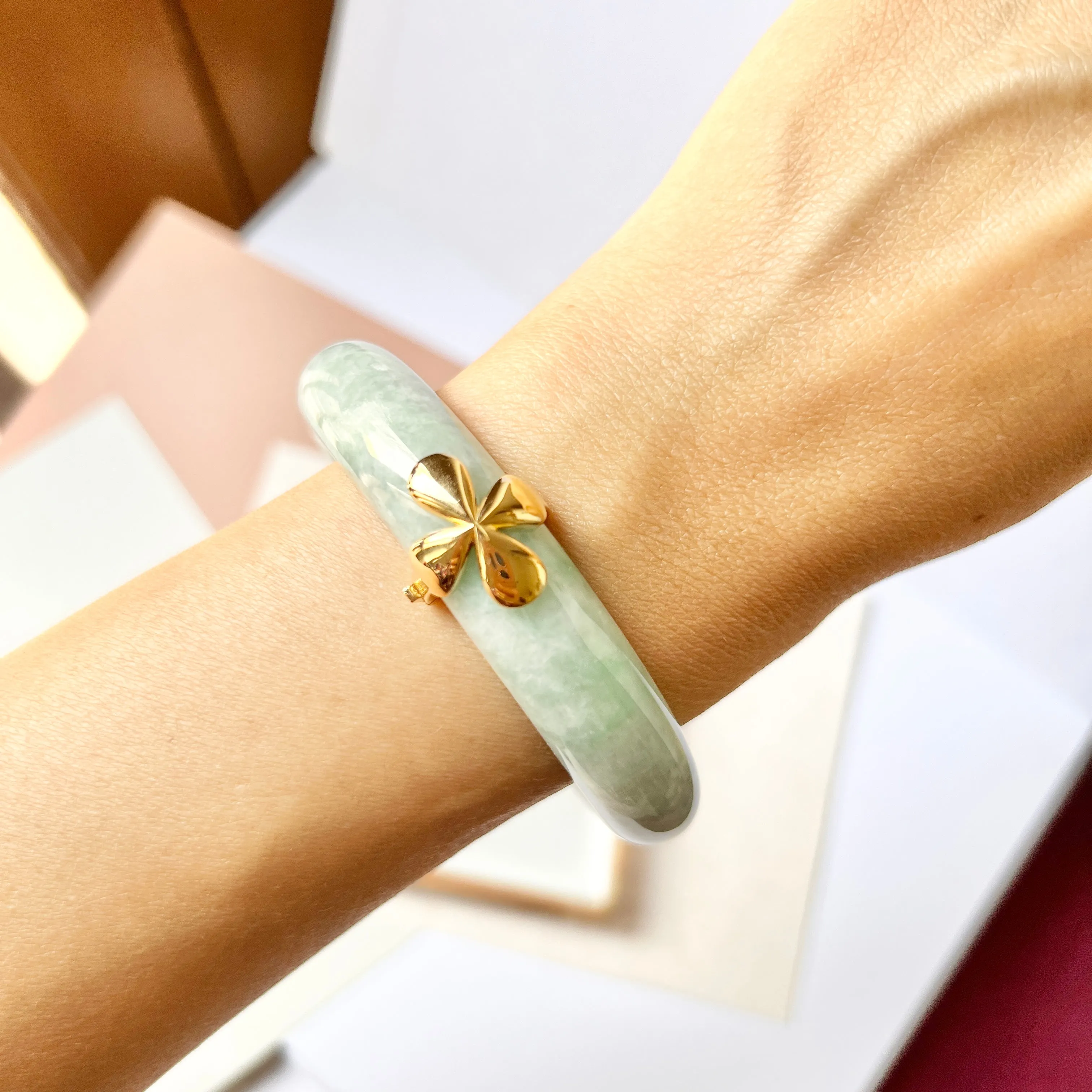 SOLD OUT: 55.1mm A-Grade Natural Light Green Jadeite Modern Round Bangle with V.Petals Embellishment No.151974