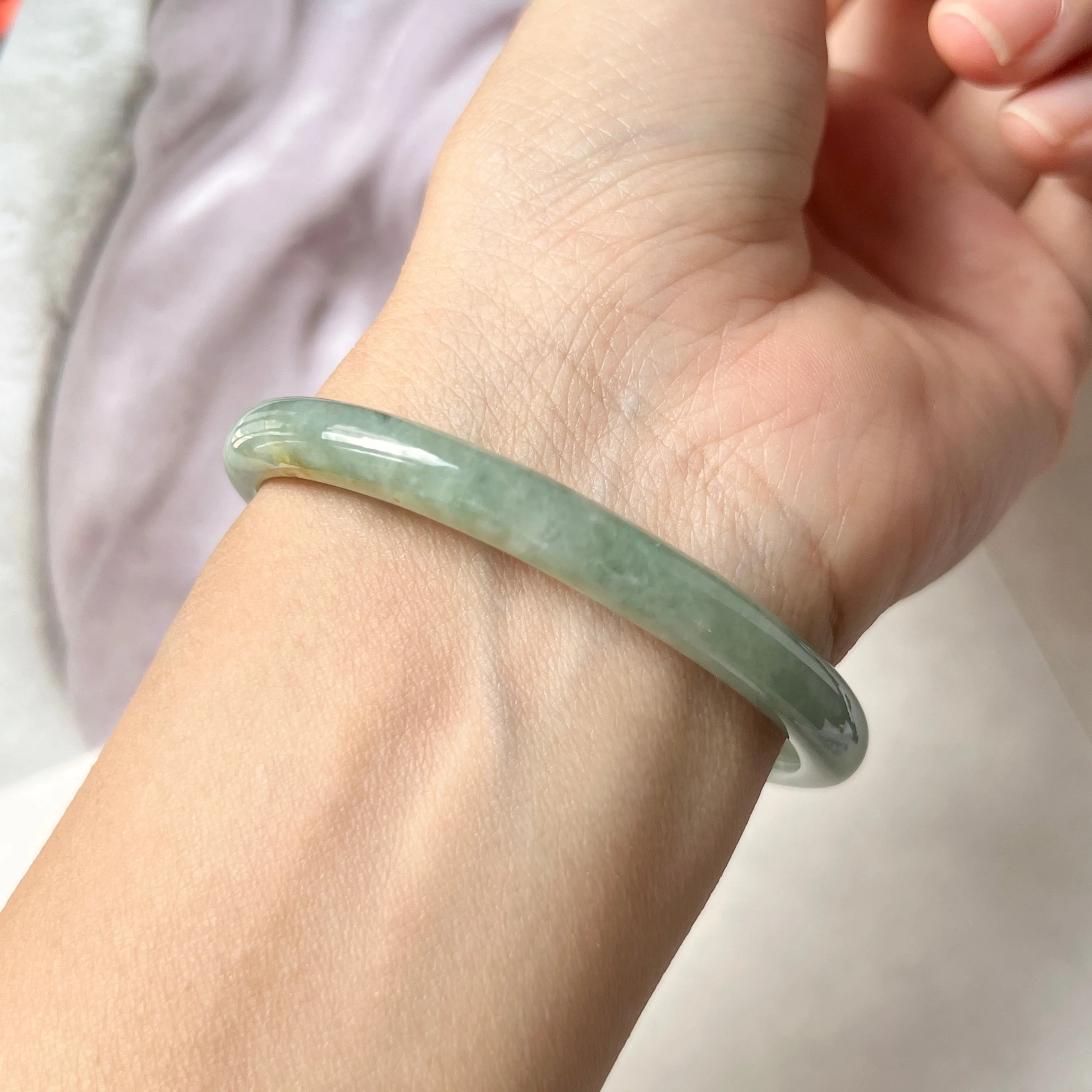 SOLD OUT: 55.6mm A-Grade Natural Green Jadeite Modern Oval Bangle No.151794