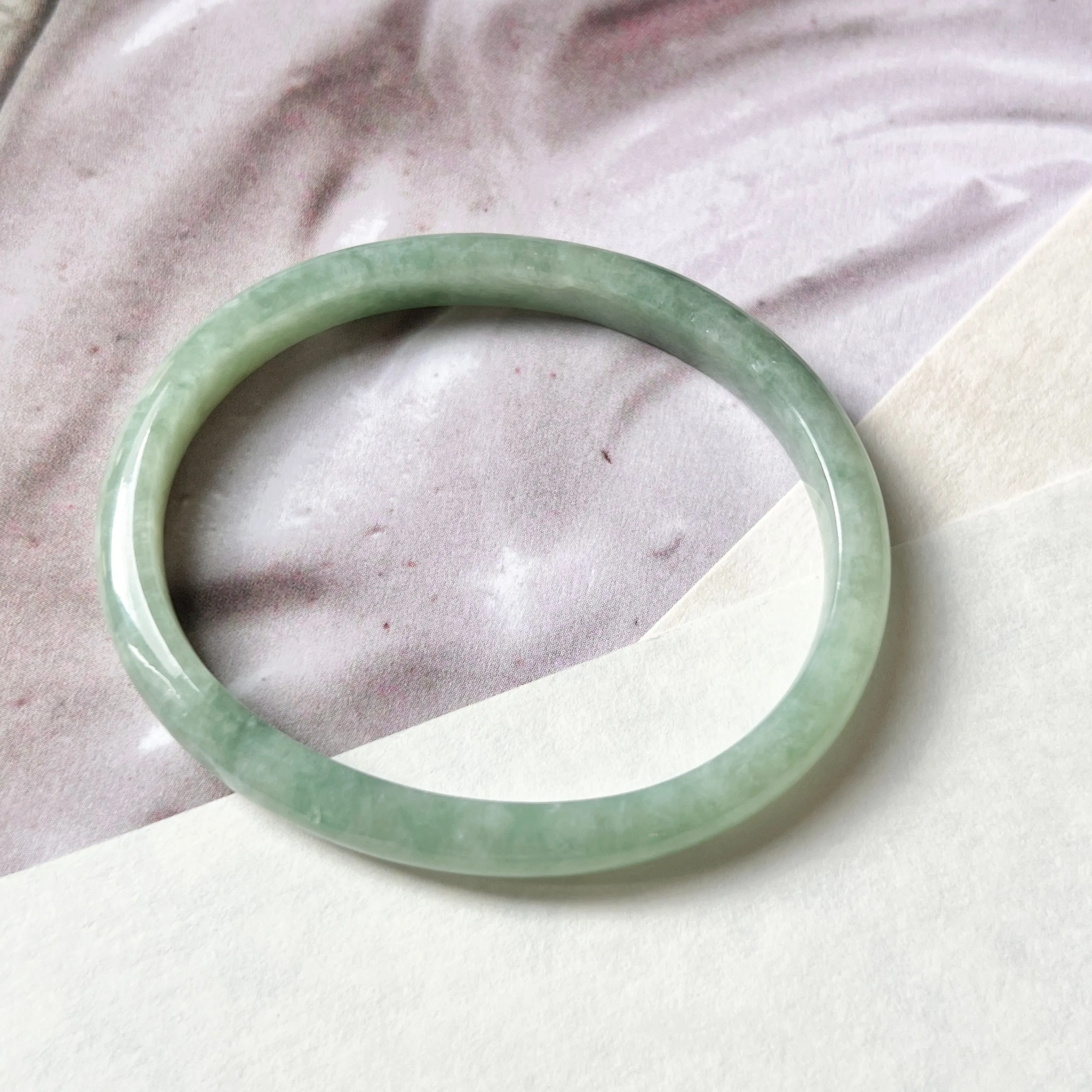 SOLD OUT: 55.6mm A-Grade Natural Green Jadeite Modern Oval Bangle No.151794