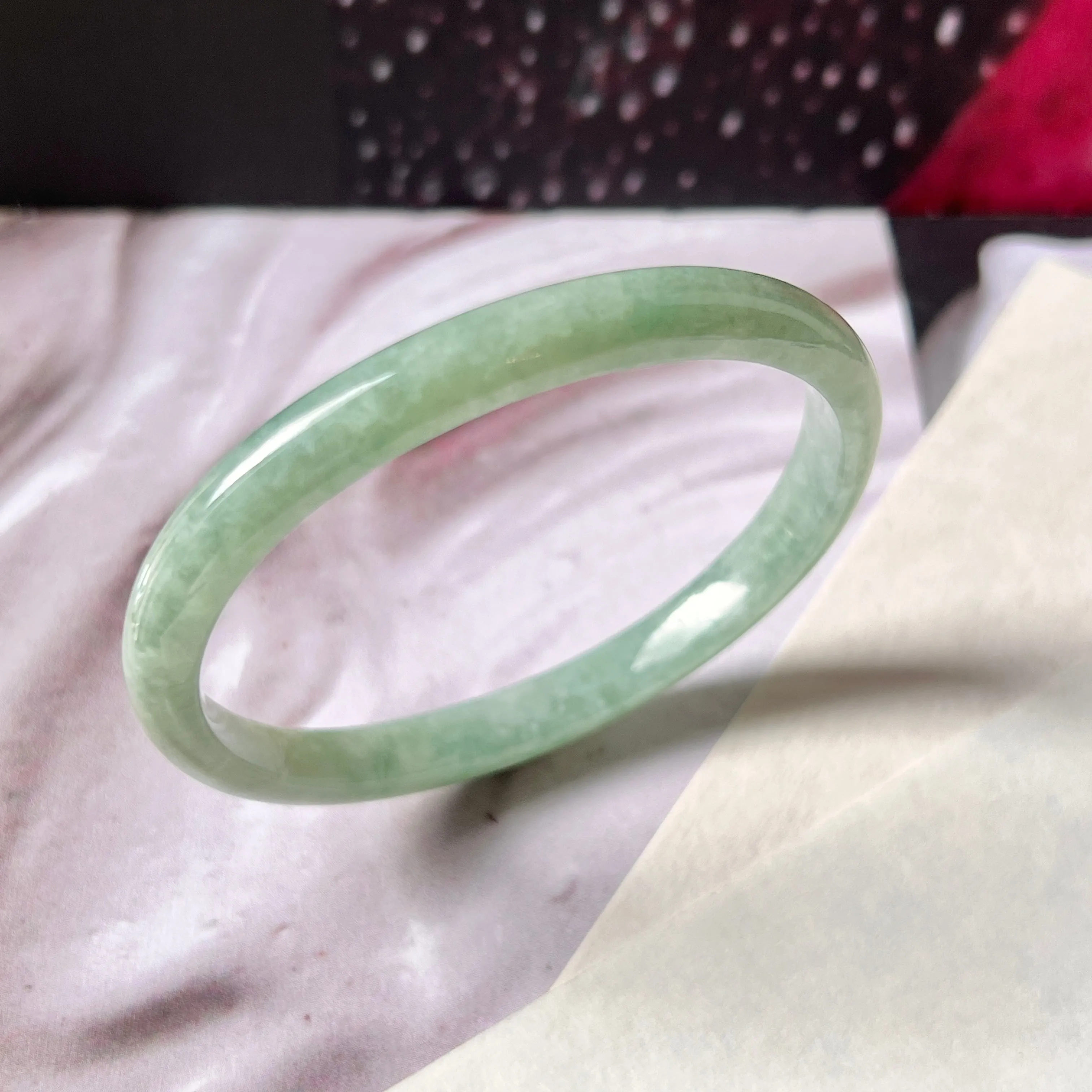 SOLD OUT: 55.6mm A-Grade Natural Green Jadeite Modern Oval Bangle No.151794