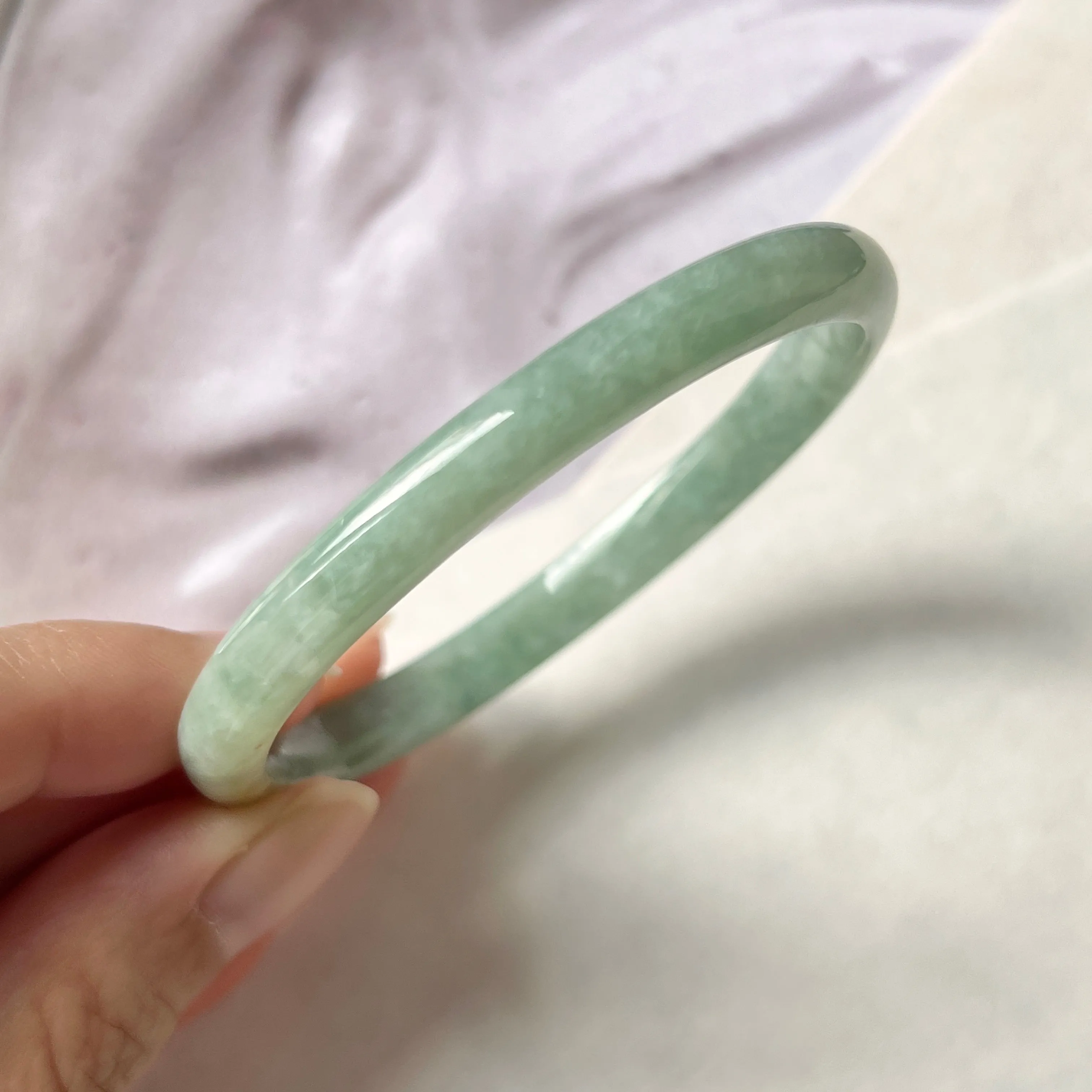 SOLD OUT: 55.6mm A-Grade Natural Green Jadeite Modern Oval Bangle No.151794