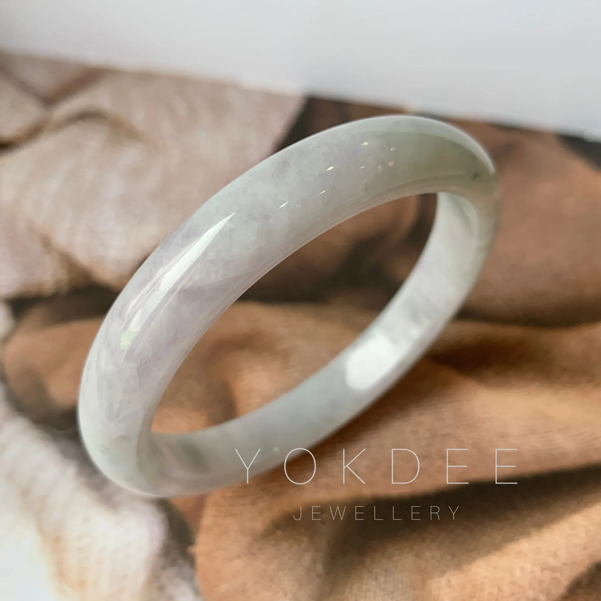 SOLD OUT: 56mm A-Grade Natural Lavender Jadeite Modern Round Bangle No. 330068