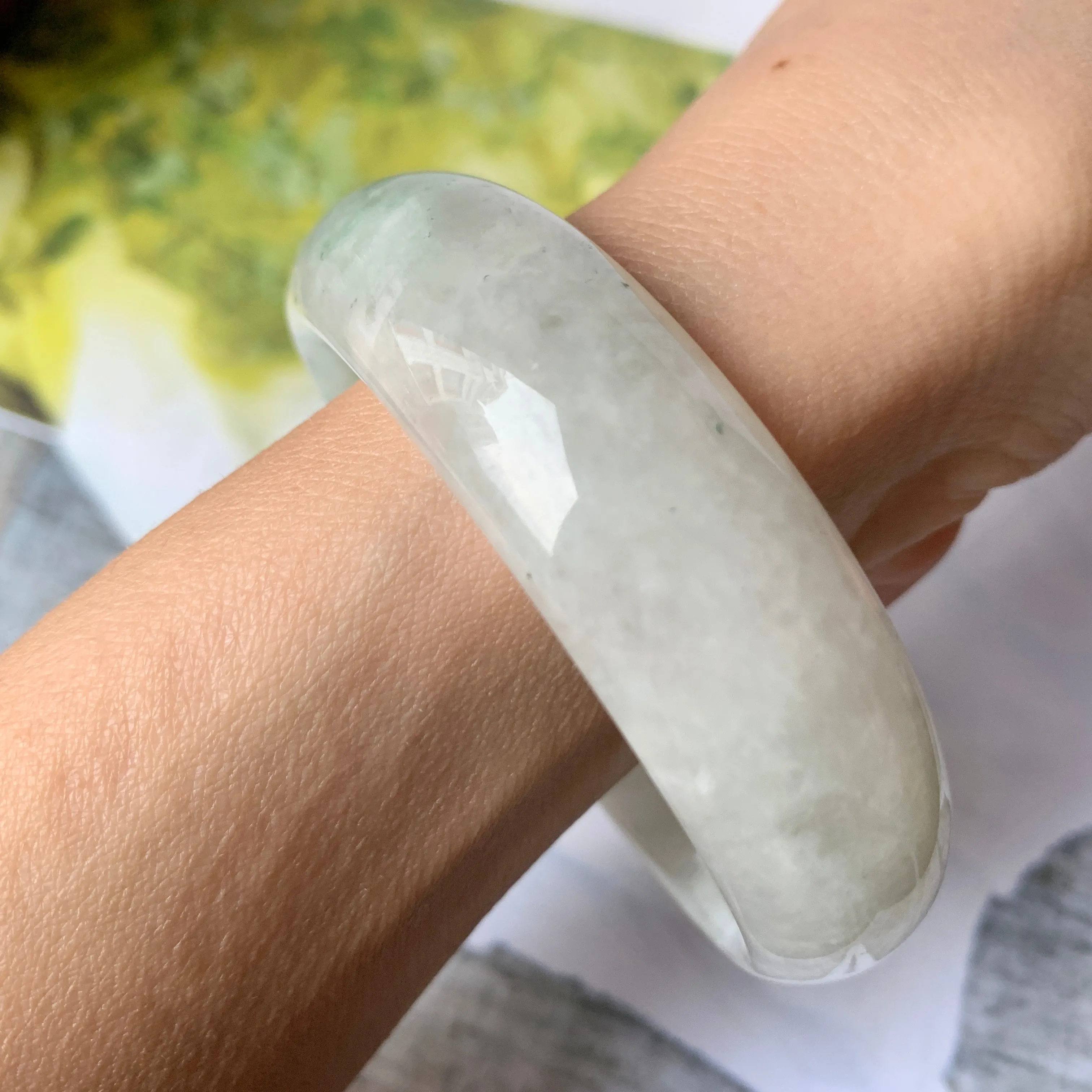 SOLD OUT: 57.6mm A-Grade Natural Light Green Jadeite Modern Round Bangle No.151896