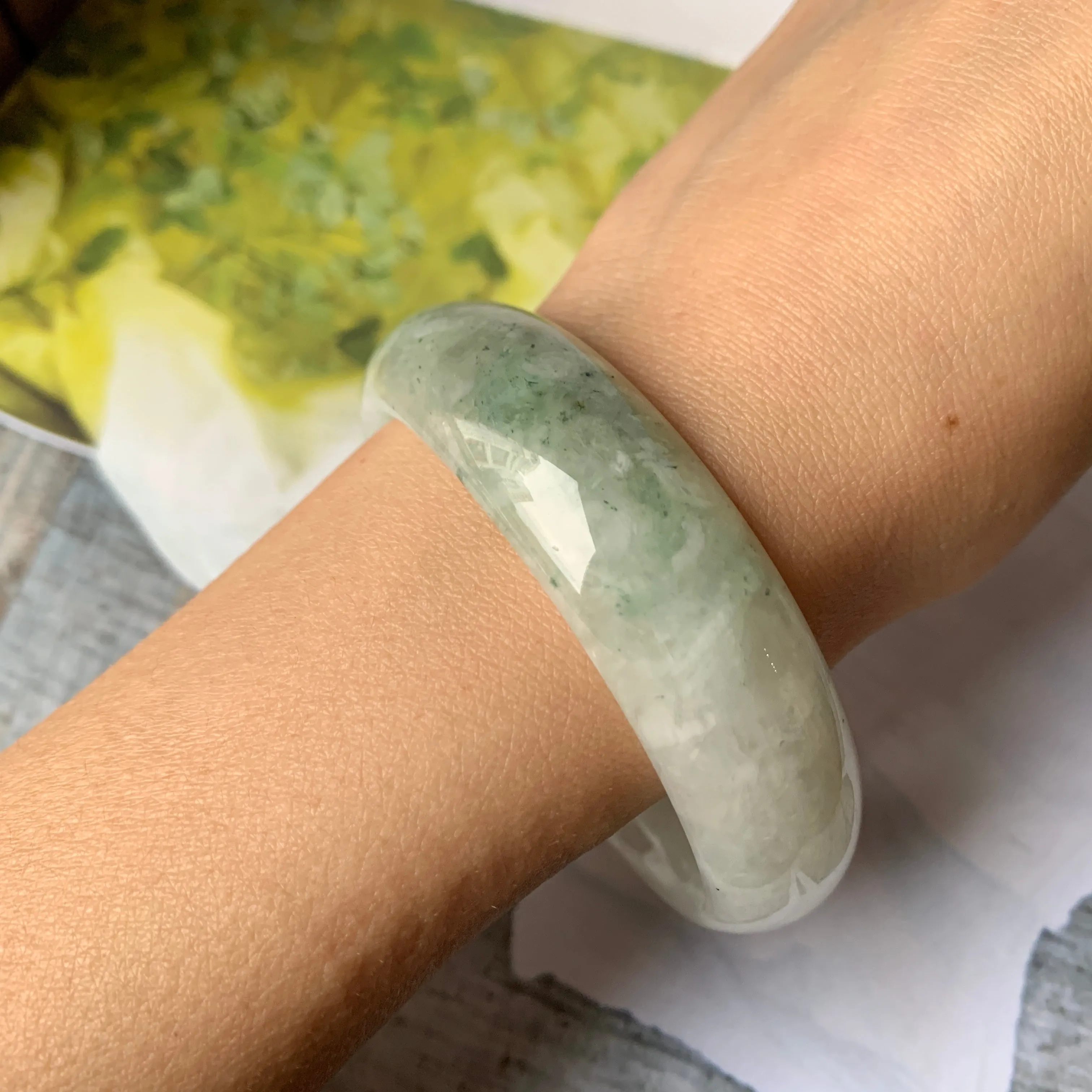 SOLD OUT: 57.6mm A-Grade Natural Light Green Jadeite Modern Round Bangle No.151896