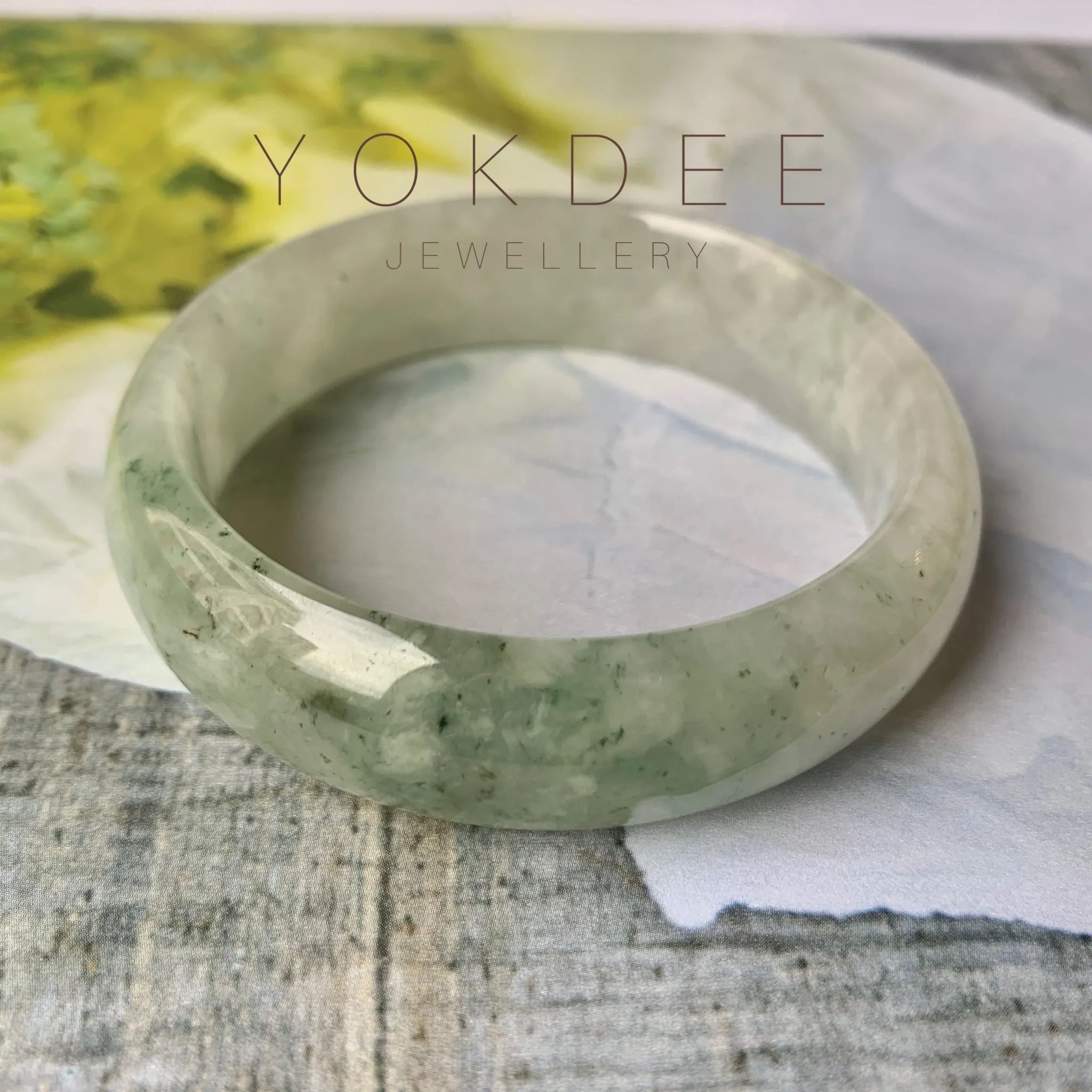 SOLD OUT: 57.6mm A-Grade Natural Light Green Jadeite Modern Round Bangle No.151896