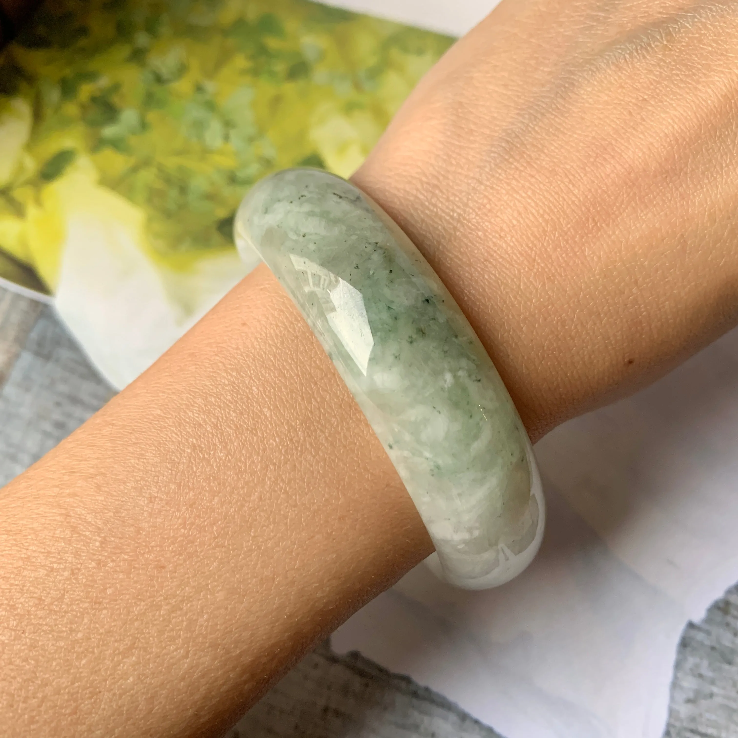 SOLD OUT: 57.6mm A-Grade Natural Light Green Jadeite Modern Round Bangle No.151896