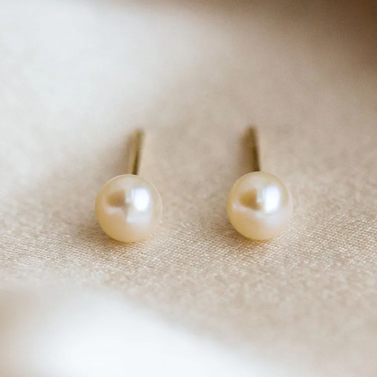 Solid Gold Essential Pearl Studs