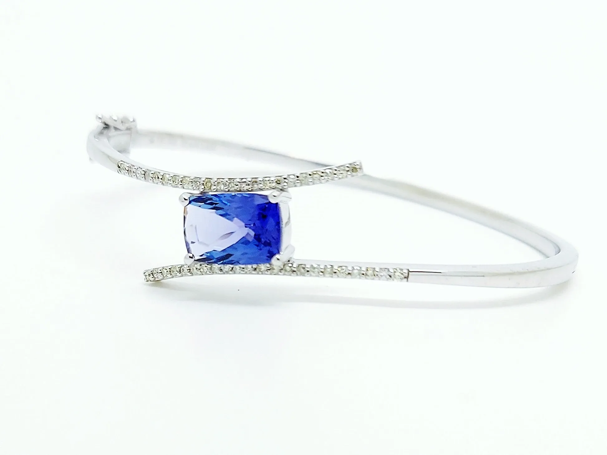 SUSPENDED TANZANITE AND  DIAMOND BANGLE AD NO. 2658